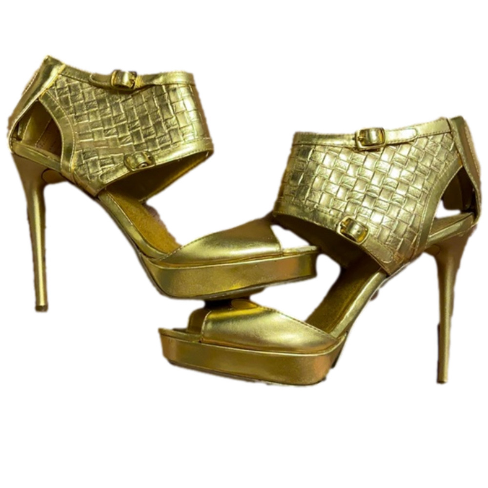 3/$30✨ Gold heels​